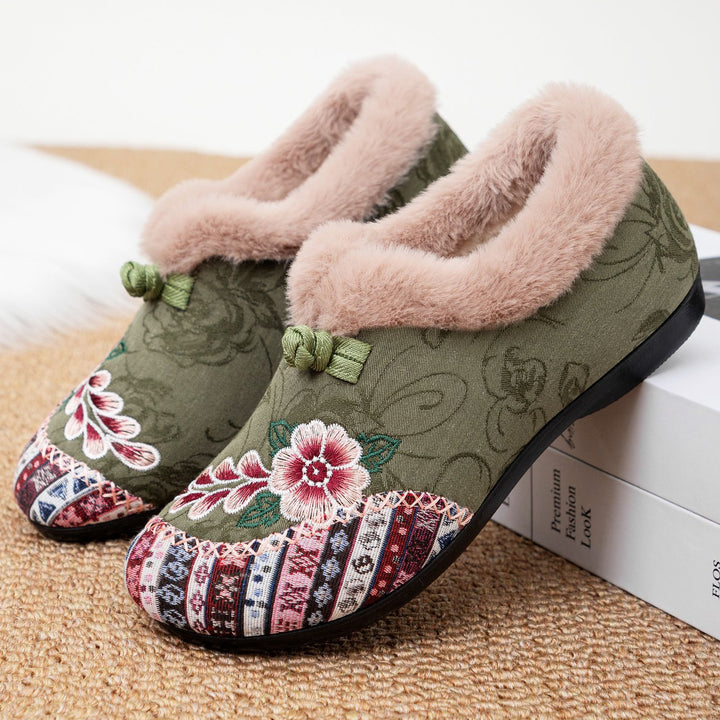 Fleurine | Cozy Shoes with Floral Embroidery and Plush Lining