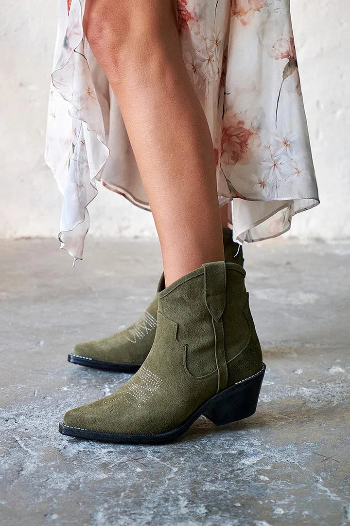 Élise™ | Short Suede Ankle Boots